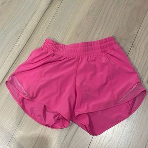 Lululemon Hotty Hot low rise short 4in